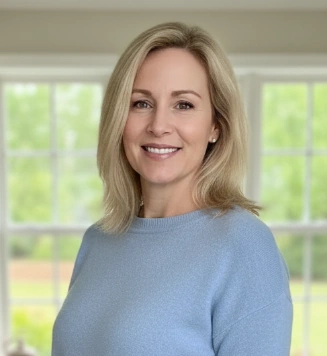 Verified customer Lauren Rio from Seattle, Washington who overcame post-menopause weight gain with Lipotutide